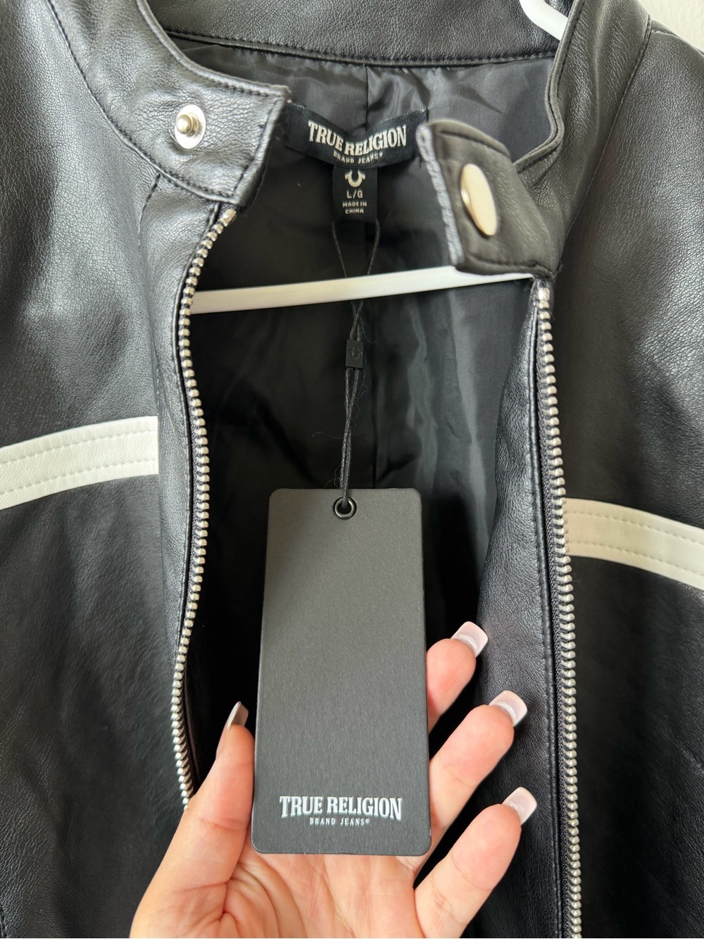 True Religion Cropped Biker Jacket Black White Size L NWT - Picture 4 of 4
